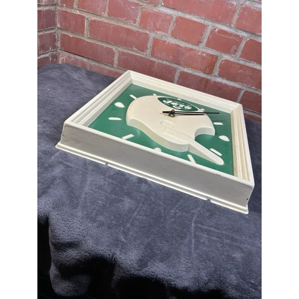 Vintage 1970s New York Jets Clock Old School Helmet Logo NFL Needs Work